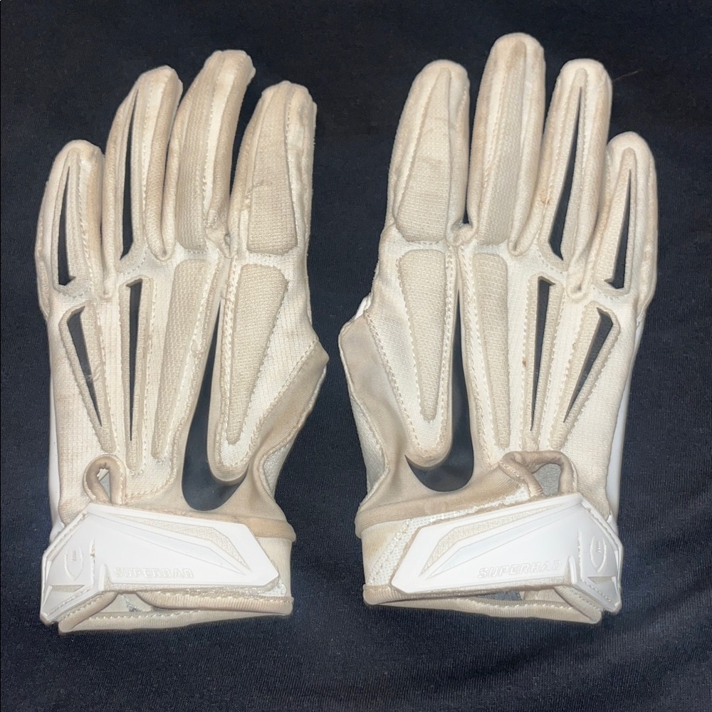 Nike SuperBad 3.0 Youth Boys Football Gloves Medium White